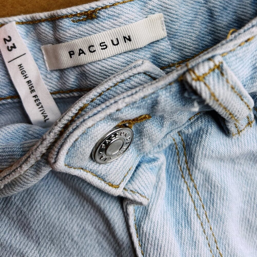 PacSun High Rise Festival Denim Shorts Light Wash Frayed Hem Size 23 Y2K - Picture 3 of 6